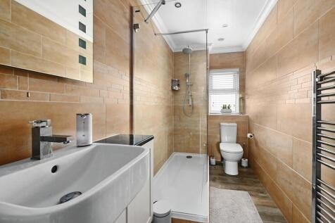 En-suite Bedroom 1
