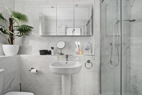 En-suite Bedroom 2