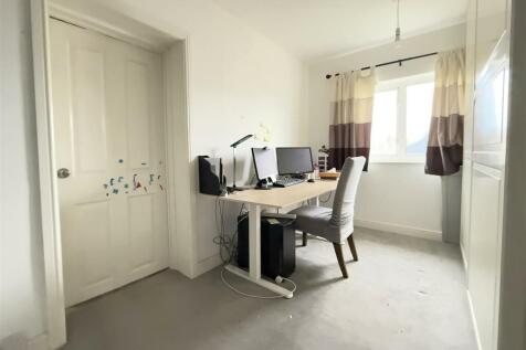 DRESSING ROOM / BED 6