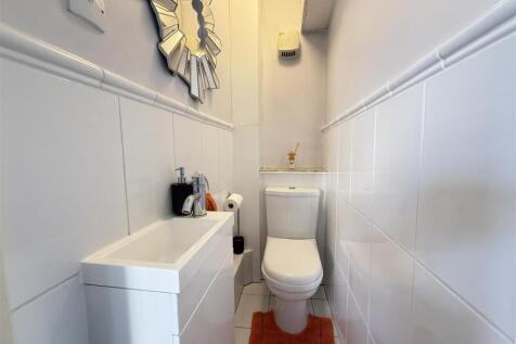 GROUND FLOOR CLOAK ROOM