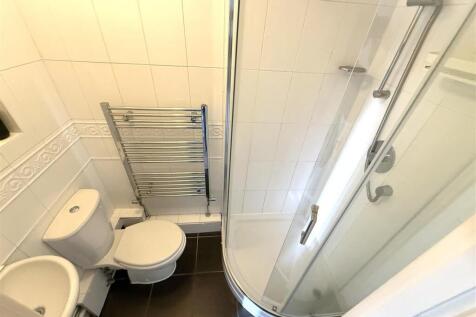 ENSUITE SHOWER ROOM
