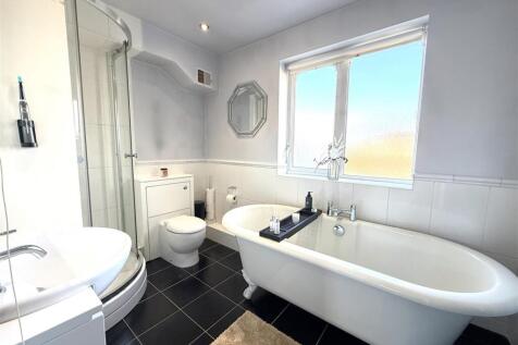 BATH/SHOWER ROOM