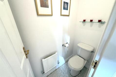 GROUND FLOOR CLOAK ROOM