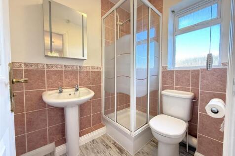 ENSUITE SHOWER ROOM
