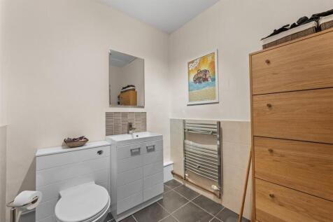 GROUND FLOOR CLOAK ROOM