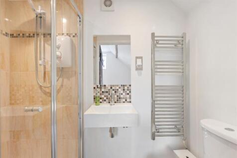 ENSUITE SHOWER ROOM
