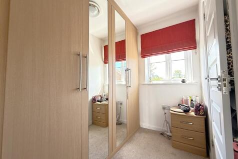 WALK THROUGH DRESSING AREA