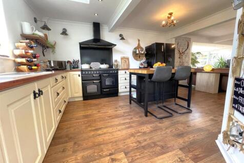 INITIAL L SHAPED KITCHEN