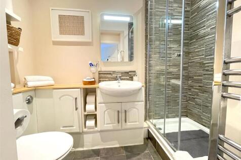 ENSUITE SHOWER ROOM