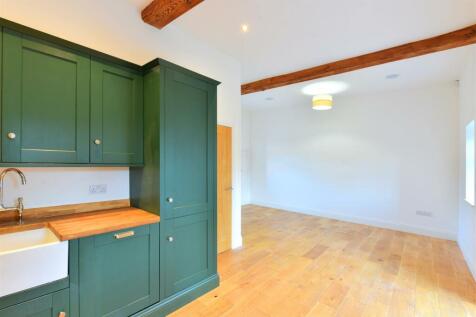 Open plan lounge/kitchen