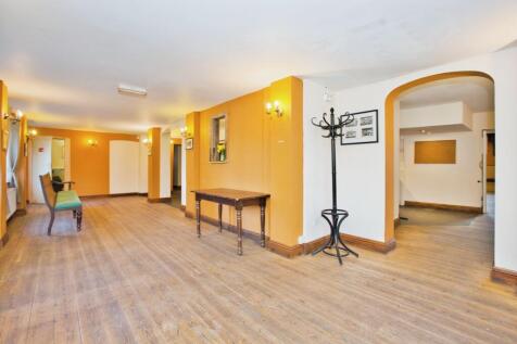 Lounge Area - Pub