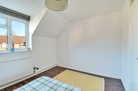 Bedroom 1_2.jpg