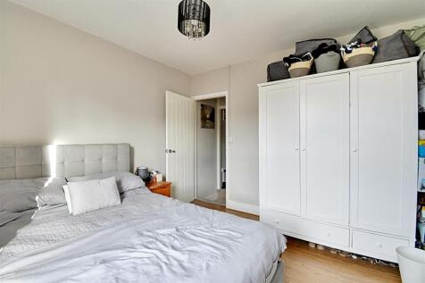 Bedroom 1_2.jpg