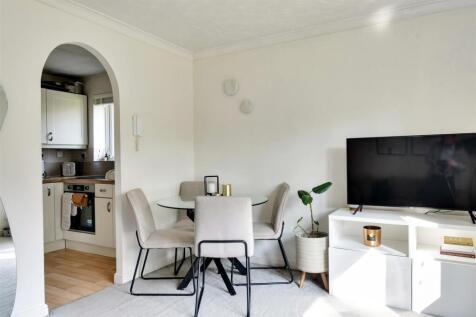 Lounge 4.jpg