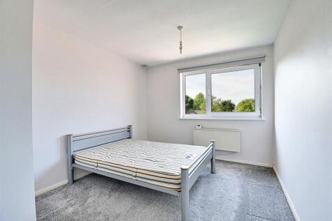 Bedroom 1_1.jpg