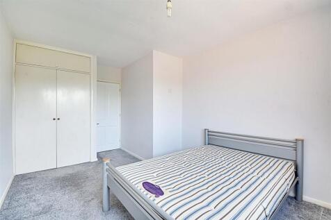 Bedroom 1_2.jpg