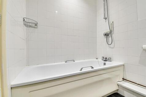 Bathroom 2.jpg