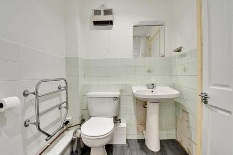 Bathroom 3.jpg