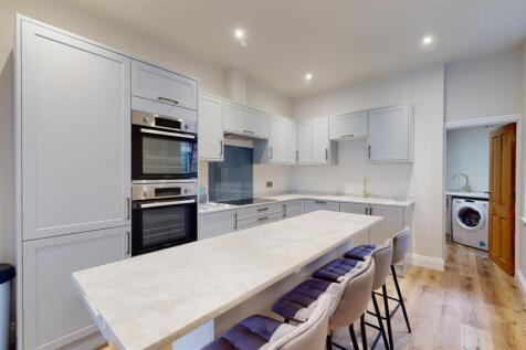 High Street 3a Kitchen 1.jpeg