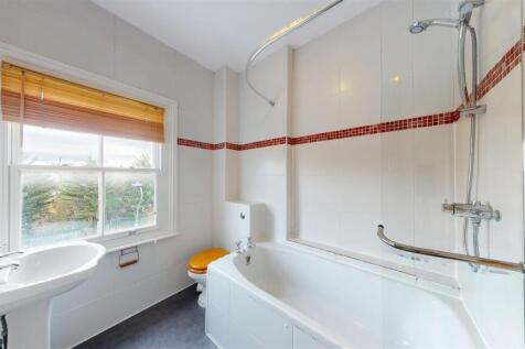 Drawwell Street 16,  Bathroom.jpg