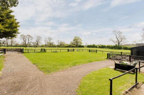 Stables and Maneg...