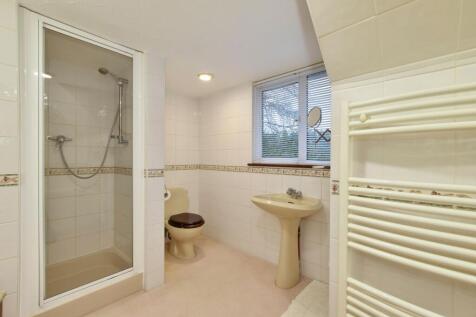 1st Floor Family Bathroom - View 2
