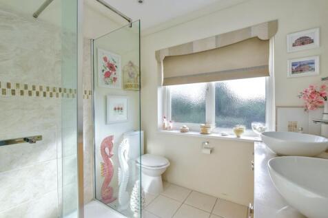 Ensuite to Master Bedroom
