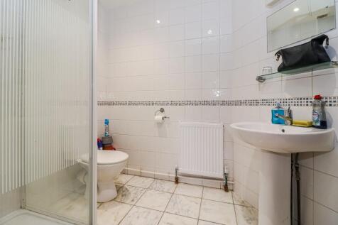 Ensuite to Bedroom 3