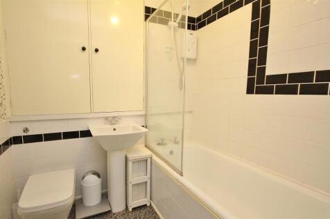 9a Townsend Road, Needingworth, bathroom.JPG
