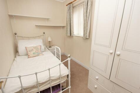 Bedroom 2.JPG