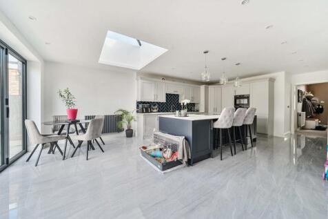 Kitchen &amp; Reception Room