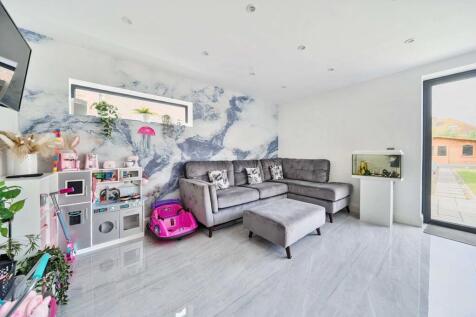 Kitchen &amp; Reception Room