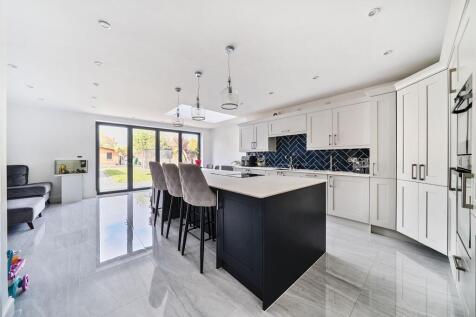 Kitchen &amp; Reception Room