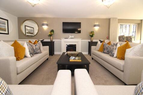 Residents Lounge (Fireplace)