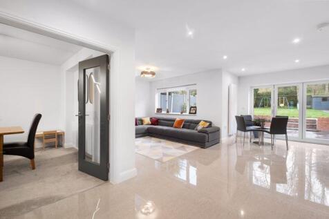 Kitchen Diner Family