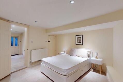 Bedroom 1 - Angle...