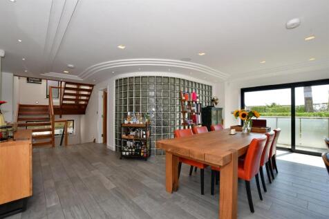 Kitchen/Breakfast Area