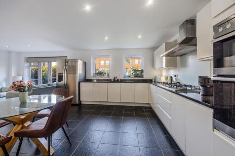 A20 -  Veysey Clo...