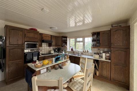 KITCHEN BREAKFAST ROOM