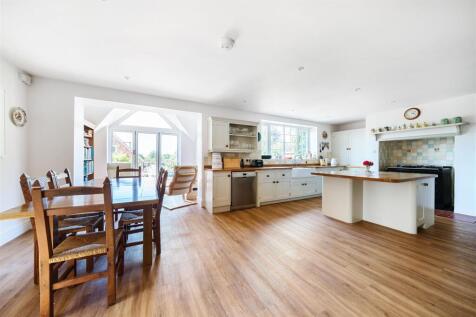 kitchen .jpg