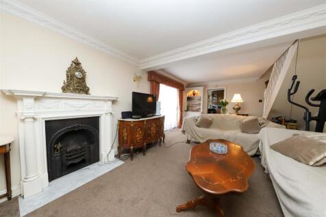 Living room/dining room