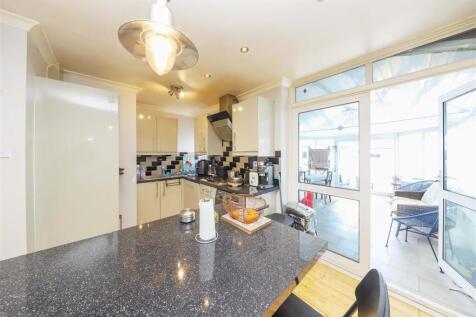 Breakfast room/kitchen