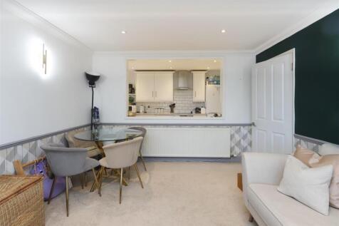 living room / kitchen