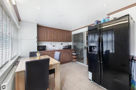 59 Review Road - 0SjLfuD560SIcyuzIKxG.jpg