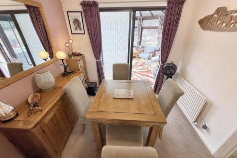 Open Plan Living Room/Dining Room