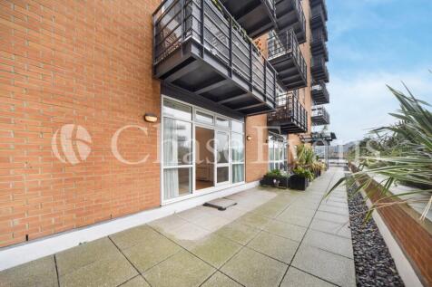 Langbourne Place, Is
