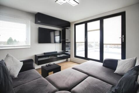 LIVING ROOM 3.JPG
