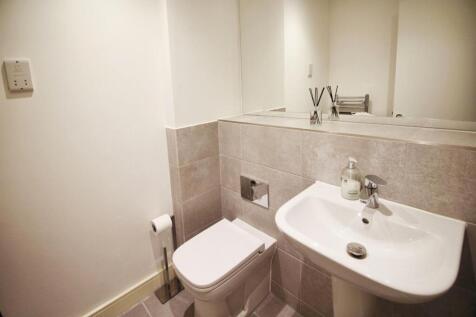 UPSTAIRS BATHROOM.JPG