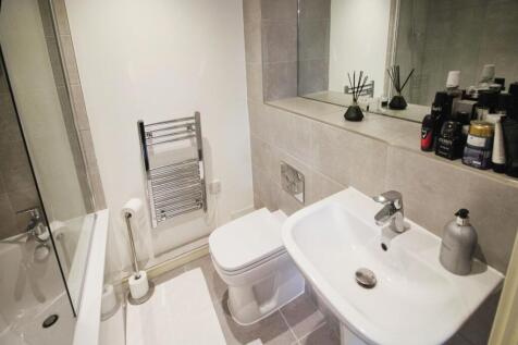 en suite 1.JPG