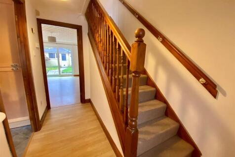 18 clos entrance.jpg